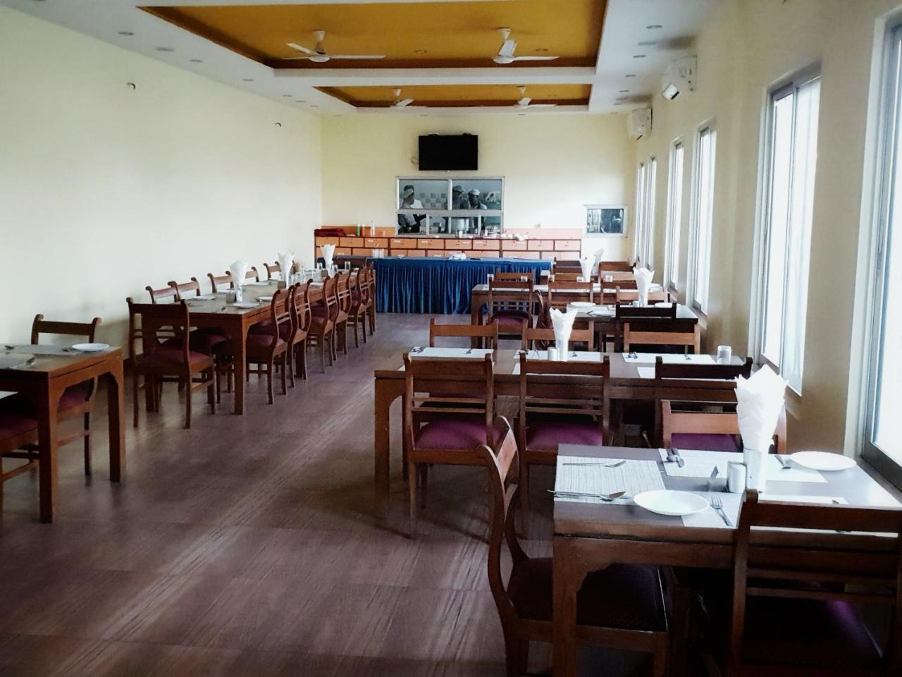 Hotel The White Lotus View Pvt Ltd Bhairāhawā Екстериор снимка